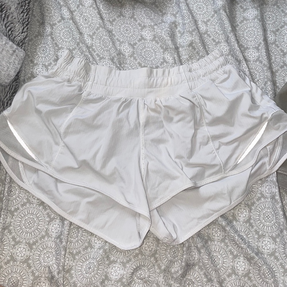 LULULEMON shorts- hotty hots 2.5 inch